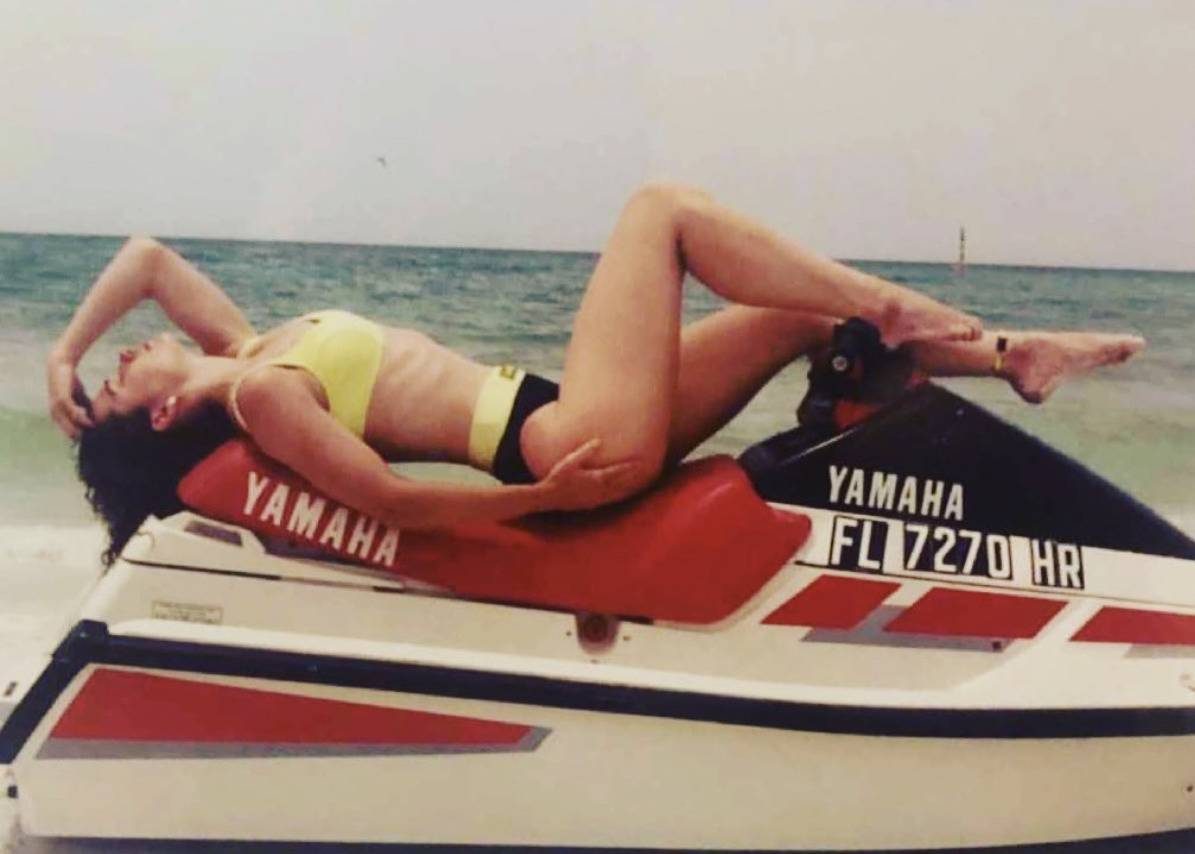 Woman on yamaha ski do